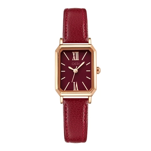 Montre rétro carrée à quartz pour femme avec bracelet en cuir rouge et boîtier rose doré