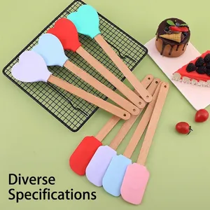 Heart Shaped Silicone Spatula With Beech Wood Handle Non-stick Heat Resistant Cream Cake Scraper For Baking Cooking