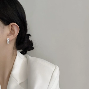 Minimalist 925 sterling silver hoop earrings with irregular hammered texture on model