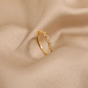 Elegant s925 silver crown ring in gold finish with sparkling pavé cubic zirconia