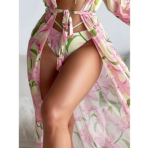 Set bikini 3 pezzi con stampa floreale verde e copricostume trasparente con spacco alto