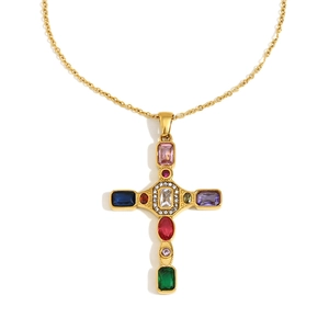 Collier vintage en acier inoxydable plaqué or 18 carats avec pendentif croix colorée