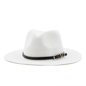 Chapeau Fedora élégant en paille blanche avec ruban noir et boucle métallique dorée