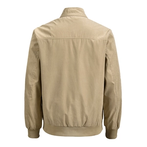 Rückansicht einer klassischen khakifarbenen Harrington-Jacke für Herren mit Rippbündchen