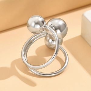 Bague baroque en acier inoxydable multicouche avec trois sphères métalliques polies