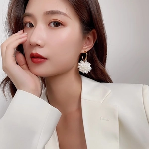 Elegant white floral drop earrings with gold twisted hooks for women's fashion wear