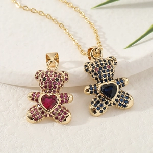 Exquisite copper gold-plated bear pendant necklace with heart-shaped gems and zircons