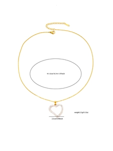 Detailansicht der goldenen Herzkette mit weißen Zirkonia-Steinen und Maßangaben