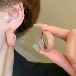 Chic pink enamel C-shaped hoop earrings for women, minimalist geometric fashion jewelry