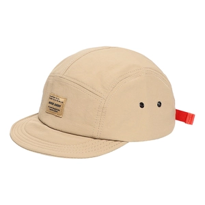 Quick-dry short brim camper hat in beige with red strap and five-panel construction