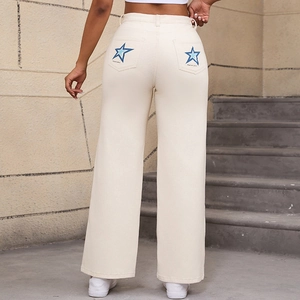 Jean évasé taille haute blanc cassé pour femme avec broderie étoile bleue au dos