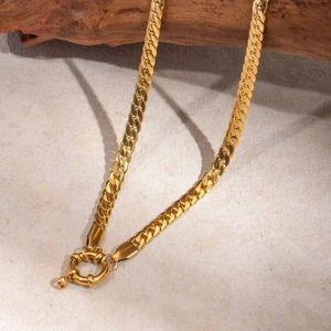 Collana a catena cubana multistrato placcata oro 18k su base di pietra e legno