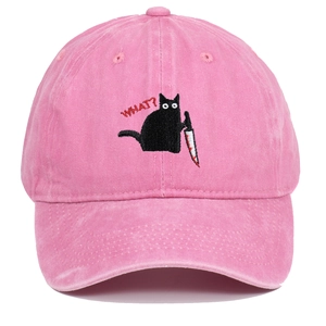 Rosa verwaschene Baumwoll-Baseballkappe mit schwarzer Katze und WHAT? Stickerei