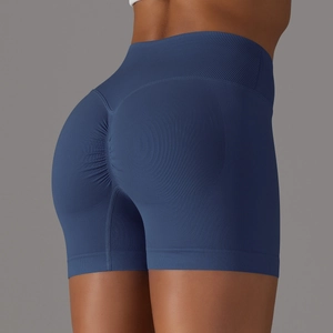Dettaglio degli shorts yoga senza cuciture a vita alta con effetto scrunch in blu navy
