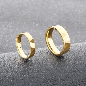 Anello Sfaccettato Geometrico Forma V Acciaio Al Tungsteno Lucidato Placcato Oro Fascia Coppia Regalo Gioielli Moda