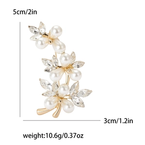 Elegant floral bouquet brooch with pearls and crystals in gold finish, size 5x3cm