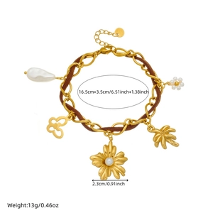 Bracciale vintage placcato oro con ciondoli a farfalla, fiori e cordoncino marrone avvolto
