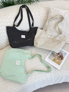 Polka dot canvas tote bags in black, beige, and mint green for daily commuting