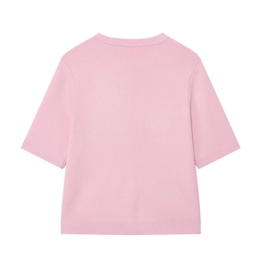 Vista posteriore di un maglione in maglia rosa ciliegia a maniche corte minimalista