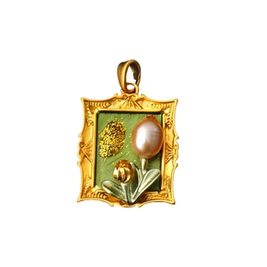Vintage gold relief pendant with pink pearl and silver flower on green glitter background
