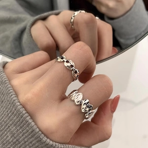 Chic silver heart-shaped and chain link rings for women with elegant mirror reflections
