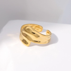 Macro detail of minimalist 18K gold wave irregular open ring with polished finish