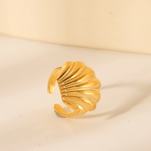 Elegant 18K gold-plated stainless steel scallop shell open ring with polished finish