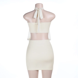Rückansicht von cremefarbenem Halter-Top und Bodycon-Rock-Set an einer Schaufensterpuppe