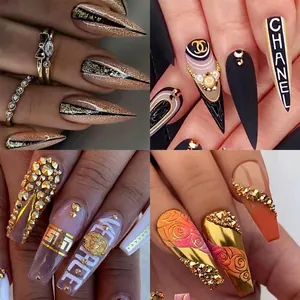 Luxe kunstnagels set met glitter, strass-steentjes en elegante mode-ontwerpen voor dames