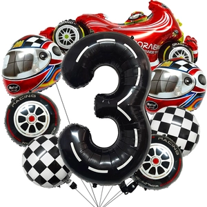 Racewagen 3e verjaardag ballonset met banden en geruite racehelm decoratie