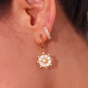 Boucles d'oreilles boussole en acier inoxydable doré 18K avec nacre et pendentif étoile