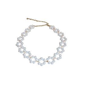 Collier ras de cou élégant en perles pour femmes avec chaîne d'extension en métal doré réglable
