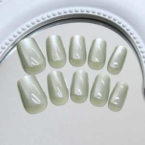 Faux ongles œil de chat vert minimaliste avec fini perlé brillant en forme carrée