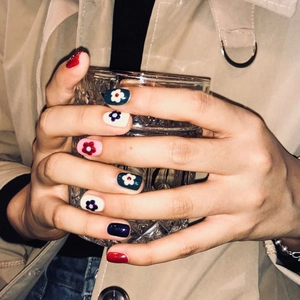 Autocollants ongles fleurs arc-en-ciel avec fraise pour manucure fraîche d'été