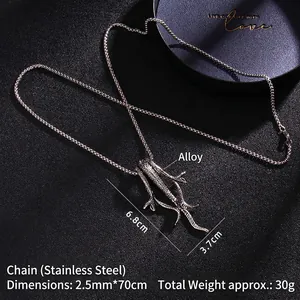 Collier pendentif serpent argenté gothique avec détails de écailles et chaîne acier