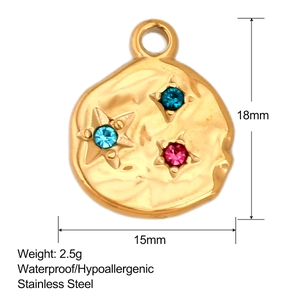 Macro shot of 18mm stainless steel gold star pendant with blue and red rhinestones
