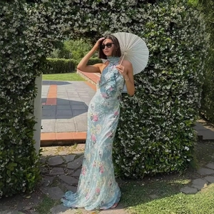 Abito lungo floreale azzurro con volant e scollo all'americana in stile francese