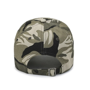 Vue arrière de la casquette de baseball camouflage avec boucle en métal réglable en toile