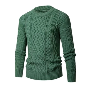 Maglione da uomo verde scuro a girocollo con classica maglia a treccia e maniche lunghe