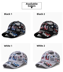 Vue détaillée de casquettes de baseball graffiti en noir et blanc avec motifs colorés