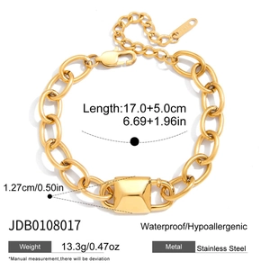 Golden chunky chain bracelet in stainless steel with waterproof geometric clasp