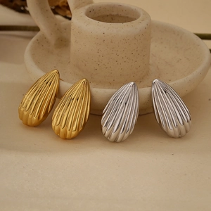 Minimalist S925 silver striped teardrop stud earrings in gold and silver finishes