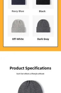 Gros plan de bonnets en maille marine, noir, crème et gris avec texture côtelée