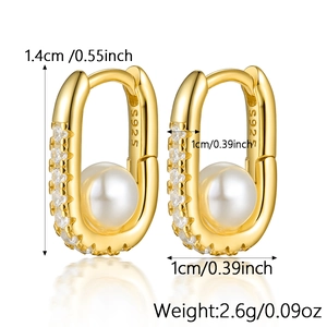 Detailed view of U-shaped S925 silver earrings with pearls, zirconia and gold finish