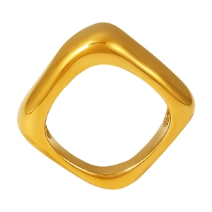Bague géométrique minimaliste avec placage or 18K PVD et design ondulé irrégulier