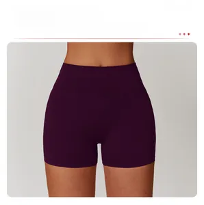 Détails du short de yoga violet foncé à taille haute avec tissu de compression fitness
