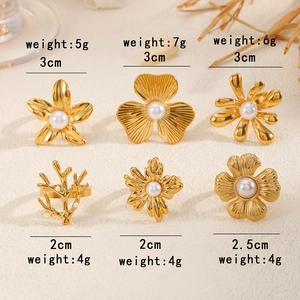 18K gold plated stainless steel floral rings set with white pearls in retro style