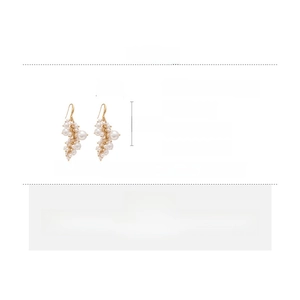 Detailed size parameters of vintage baroque pearl tassel hook earrings with alloy beads