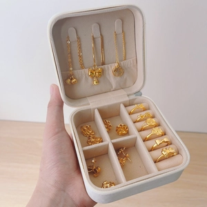 Portable mini PU leather jewelry box for rings and necklaces held in hand