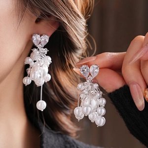 French style silver earrings with zircon heart and asymmetric pearl tassels